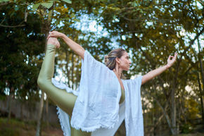 Ensaio fotográfico de empoderamento feminino para nova fase profissional na Casa dos Sentidos.