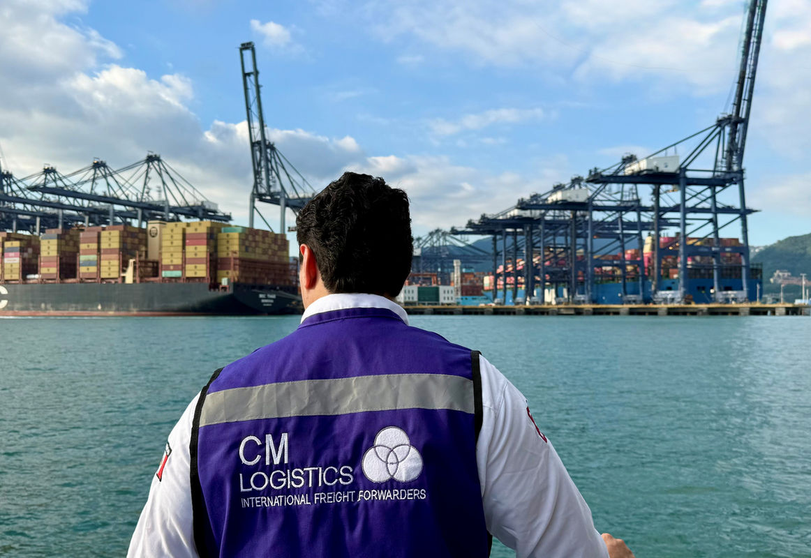 agente de carga en México
freight forwarder en México
agente de carga en CDMX
agente de carga en Monterrey
agente de carga en Guadalajara
empresa de logística en México
servicios logísticos en México
operador logístico en México
flete marítimo internacional en México
transporte marítimo México China
importación marítima a México
exportación marítima desde México
carga marítima FCL México
carga marítima LCL México
consolidado marítimo México
logística puerto Manzanillo
logística puerto Lázaro Cárdenas
logística puerto Altamira
logística puerto Veracruz
agente de carga en Manzanillo
despacho aduanal Manzanillo
transporte de contenedores en México
carga aérea internacional México
flete aéreo urgente México
agente de carga aérea CDMX
carga aérea AICM
importación aérea a México
exportación aérea desde México
servicio door to door aéreo México
transporte nacional de carga en México
transporte de carga CDMX Monterrey
transporte de carga Guadalajara CDMX
camión 53 pies México
caja seca 53 pies México
transporte de carga consolidada México
distribución última milla CDMX
transporte terrestre puerta a puerta
transporte de carga sobredimensionada México
logística de proyectos industriales
transporte de maquinaria pesada México
carga pesada en México
transporte de equipos industriales
carga de proyecto México
transporte especializado México
almacenaje fiscal en México
almacenaje en Manzanillo
almacén logístico CDMX
cross docking México
distribución nacional México
gestión de inventarios logística
importar desde China a México
importar desde Estados Unidos a México
exportar mercancía desde México
costos de importación a México
requisitos para importar a México
agente aduanal en México
comercio exterior México
cuánto cuesta importar desde China a México
qué puerto conviene Manzanillo o Lázaro Cárdenas
cuánto cobra un agente de carga en México
cómo funciona un freight forwarder
qué es FCL y LCL en logística
cómo calcular peso volumétrico carga aérea
cuánto cuesta un flete marítimo a México
mejor empresa de logística en México
CM Logistics México
CM Logistics agente de carga
CM Logistics freight forwarder
CM Logistics transporte internacional
CM Logistics comercio exterior
