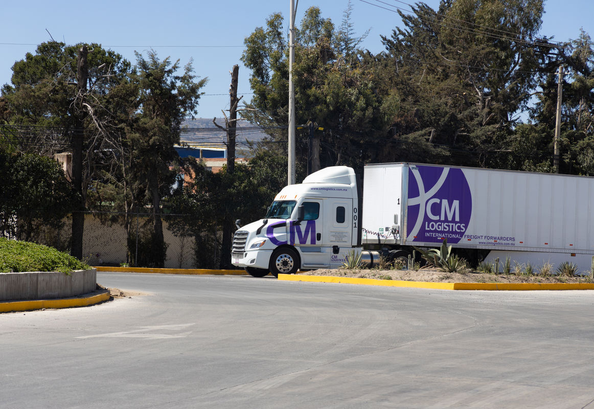 agente de carga en México
freight forwarder en México
agente de carga en CDMX
agente de carga en Monterrey
agente de carga en Guadalajara
empresa de logística en México
servicios logísticos en México
operador logístico en México
flete marítimo internacional en México
transporte marítimo México China
importación marítima a México
exportación marítima desde México
carga marítima FCL México
carga marítima LCL México
consolidado marítimo México
logística puerto Manzanillo
logística puerto Lázaro Cárdenas
logística puerto Altamira
logística puerto Veracruz
agente de carga en Manzanillo
despacho aduanal Manzanillo
transporte de contenedores en México
carga aérea internacional México
flete aéreo urgente México
agente de carga aérea CDMX
carga aérea AICM
importación aérea a México
exportación aérea desde México
servicio door to door aéreo México
transporte nacional de carga en México
transporte de carga CDMX Monterrey
transporte de carga Guadalajara CDMX
camión 53 pies México
caja seca 53 pies México
transporte de carga consolidada México
distribución última milla CDMX
transporte terrestre puerta a puerta
transporte de carga sobredimensionada México
logística de proyectos industriales
transporte de maquinaria pesada México
carga pesada en México
transporte de equipos industriales
carga de proyecto México
transporte especializado México
almacenaje fiscal en México
almacenaje en Manzanillo
almacén logístico CDMX
cross docking México
distribución nacional México
gestión de inventarios logística
importar desde China a México
importar desde Estados Unidos a México
exportar mercancía desde México
costos de importación a México
requisitos para importar a México
agente aduanal en México
comercio exterior México
cuánto cuesta importar desde China a México
qué puerto conviene Manzanillo o Lázaro Cárdenas
cuánto cobra un agente de carga en México
cómo funciona un freight forwarder
qué es FCL y LCL en logística
cómo calcular peso volumétrico carga aérea
cuánto cuesta un flete marítimo a México
mejor empresa de logística en México
CM Logistics México
CM Logistics agente de carga
CM Logistics freight forwarder
CM Logistics transporte internacional
CM Logistics comercio exterior