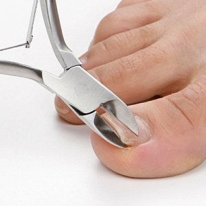 ¿Cómo debemos cortarnos las uñas de los pies?