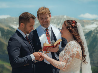Friend wedding officiant tips