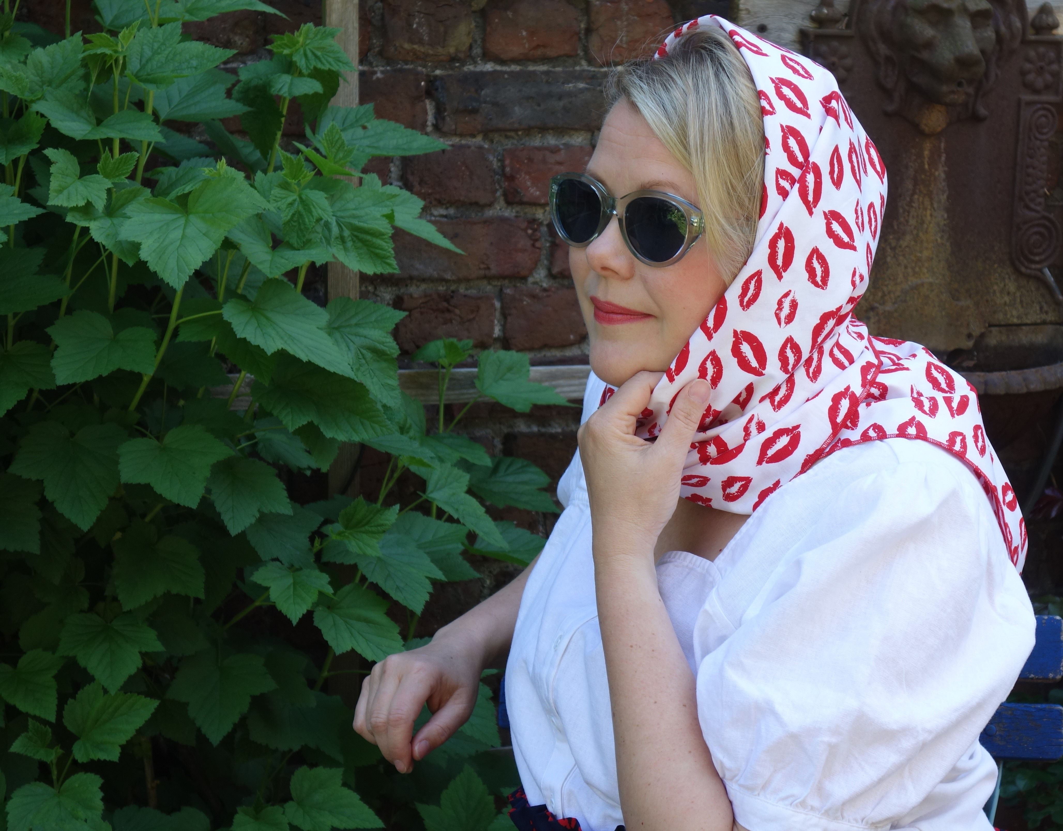 Scarf "Kisses for you"