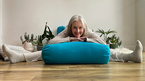 sue with a cushion