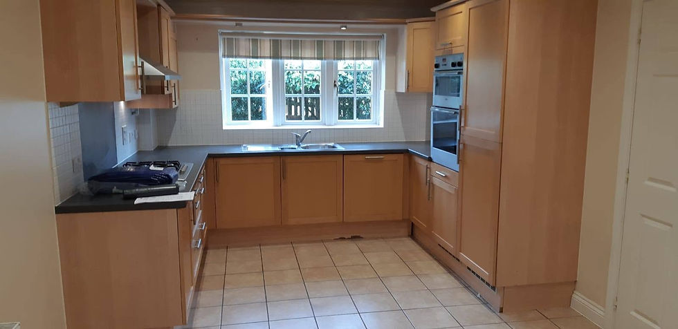 Modern kitchen wood-effect timber look cabinets