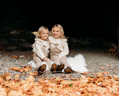 Autmun picture of twins