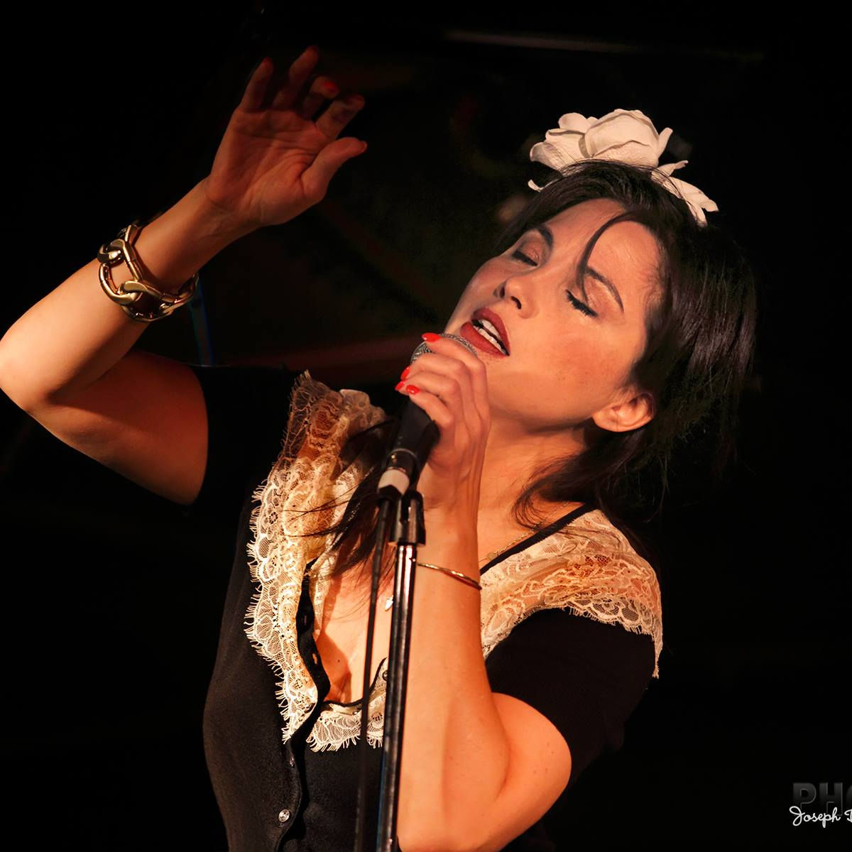 Rebecca Mendoza photo 2