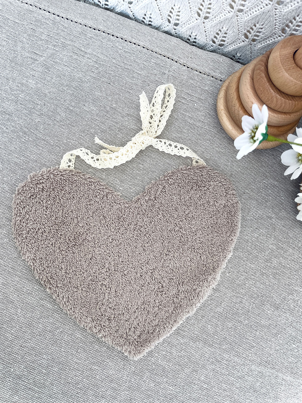 Miniature : Bavoir coeur gris fleuri