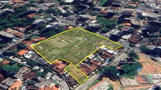 Visualização de um KMZ no Google Earth contendo um limite estimado ou levantado por geodésia ou topografia.