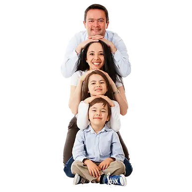 familia empilhada sorrindo