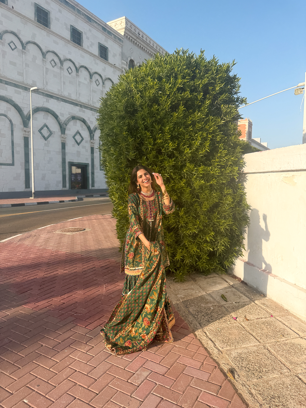 Thumbnail: Bottle Green Sharara