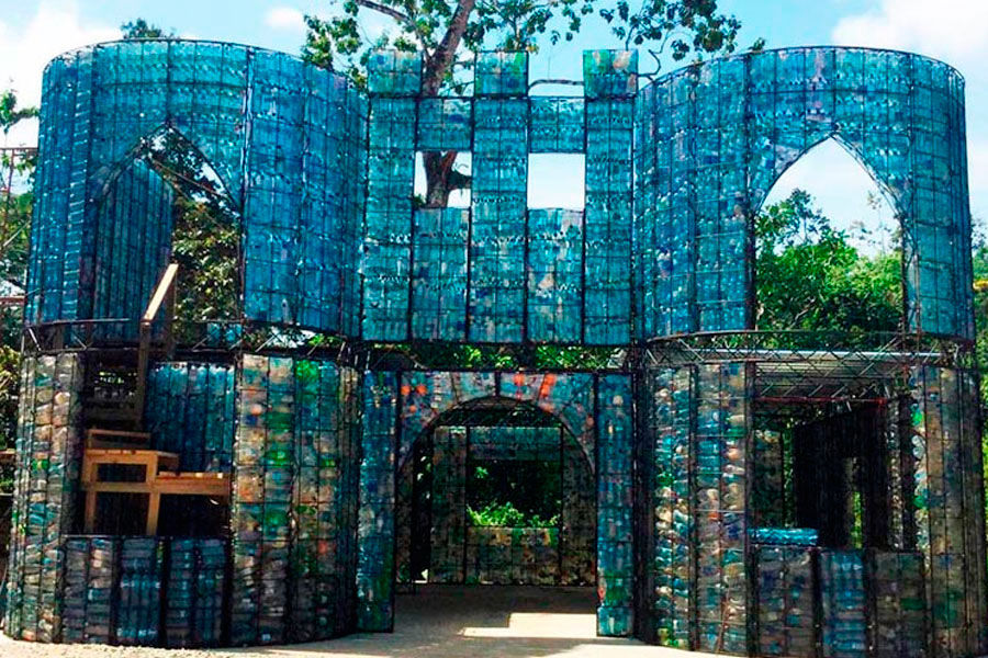 ¿Conoces el proceso de casa creadas con plástico?