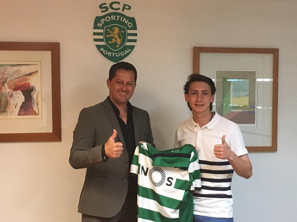 Dimitar (R); photo: justgol.com