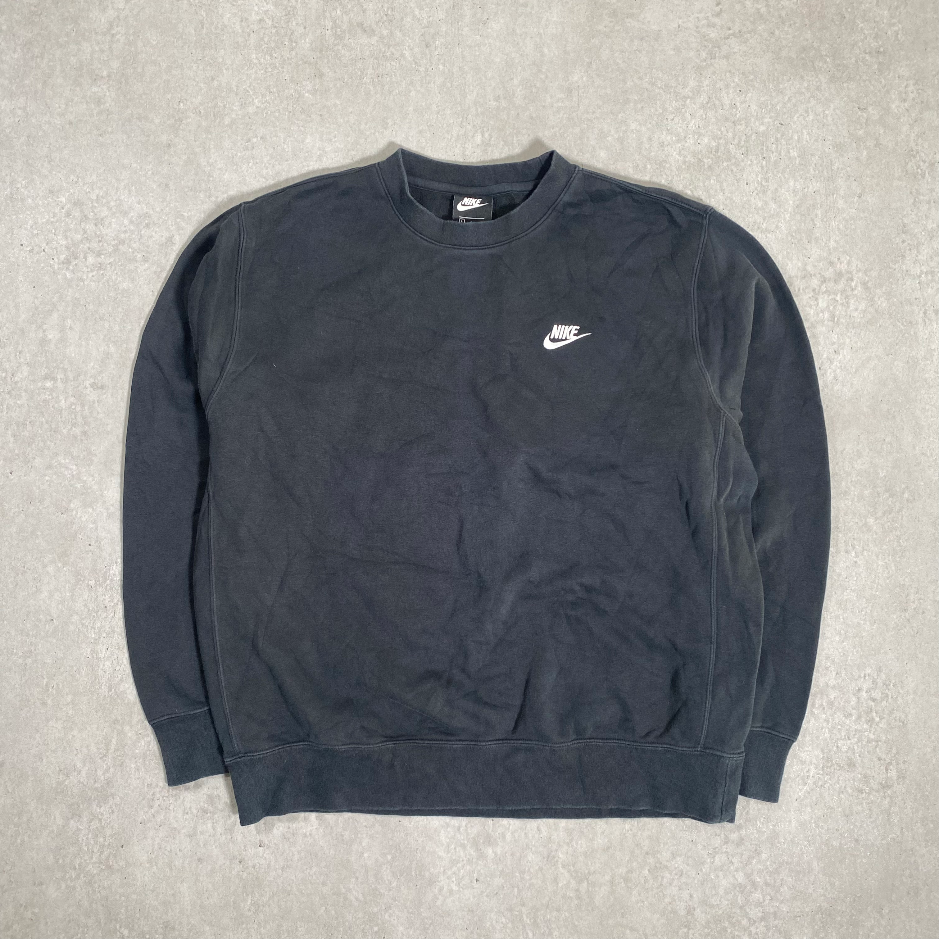 NIKE SWEATSHIRT SIZE L