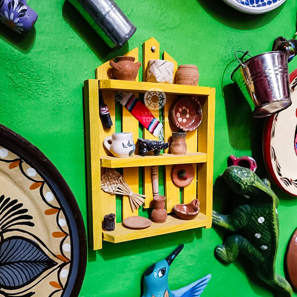 Miniatura: TRASTERO DE MADERA