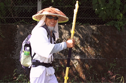 深山さんナイス笑横からミッドショット_edited_edited_edited.