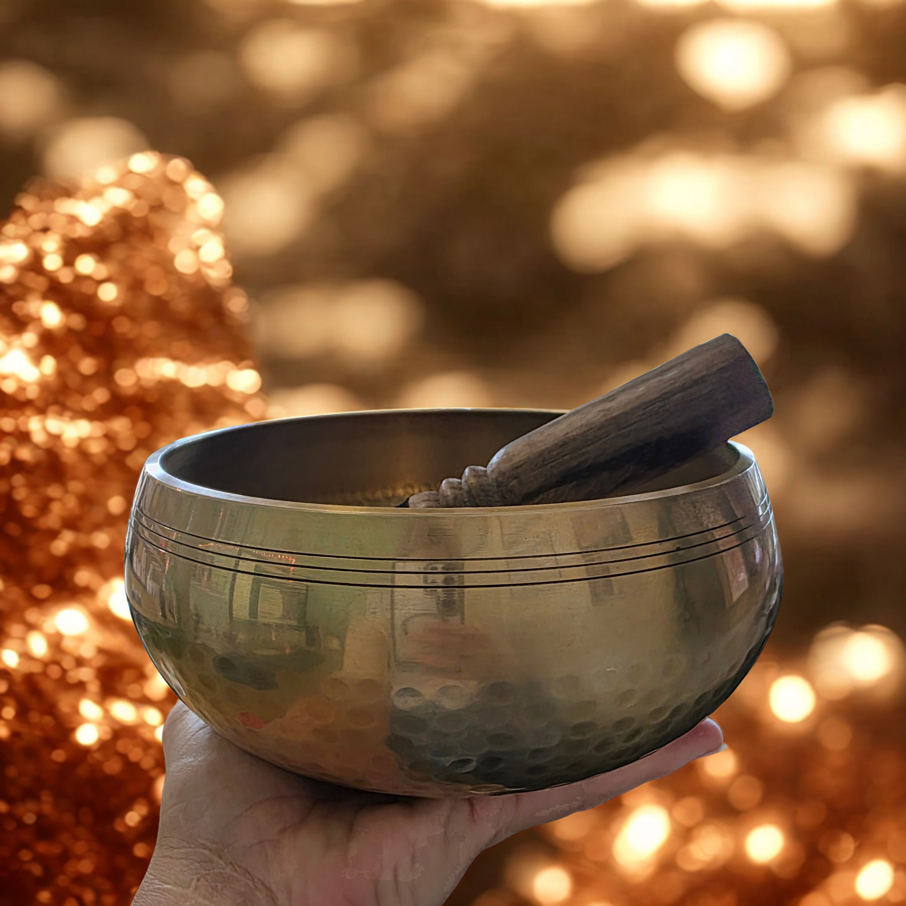 Large Hammered Brass Tibetan Singing Bowl Set – 19cm