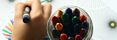 crayons-1445053_1920.jpg