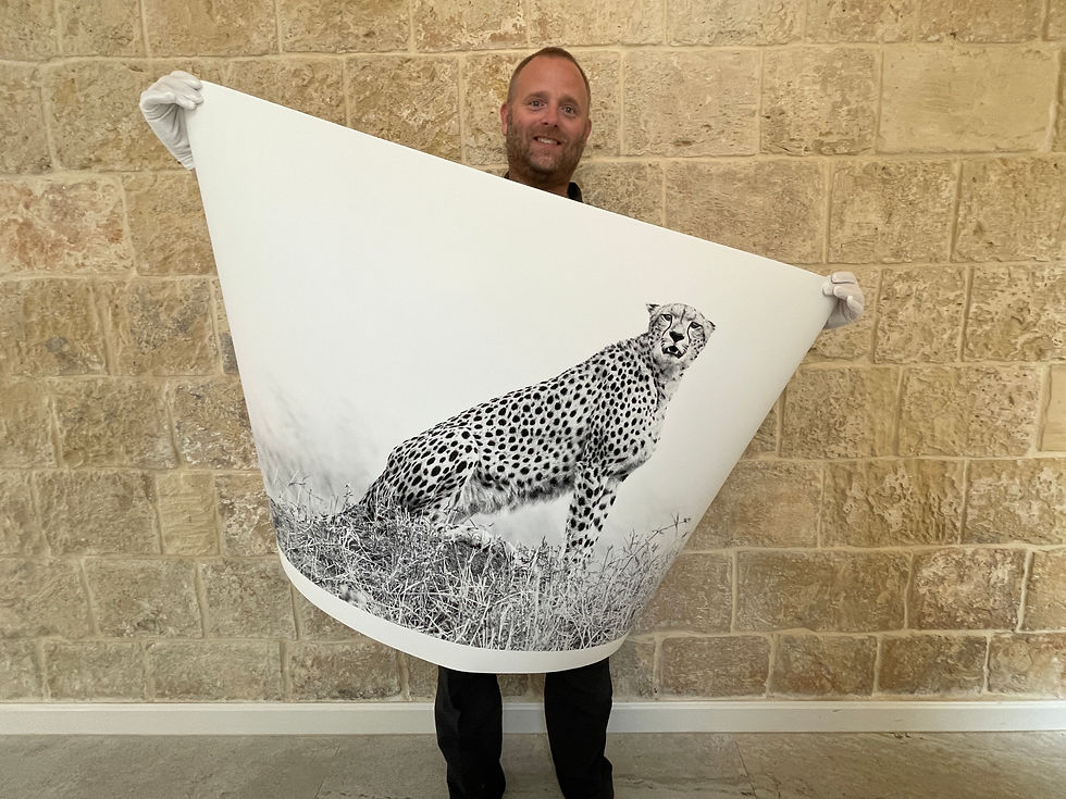 Thumbnail: Johan Siggesson holding the artwork