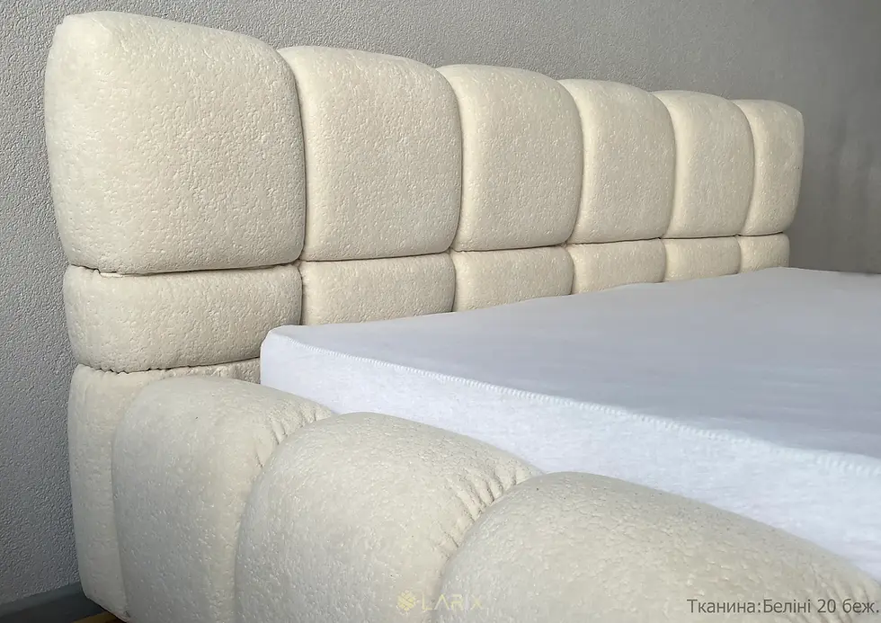 Двоспальне м'яке ліжко Хотин з металевою ламельною рамою, гідравлічним підйомним механізмом і оббивкою велюр Bellini 20 бежевого кольору, стильне та функціональне доповнення до сучасної спальні.