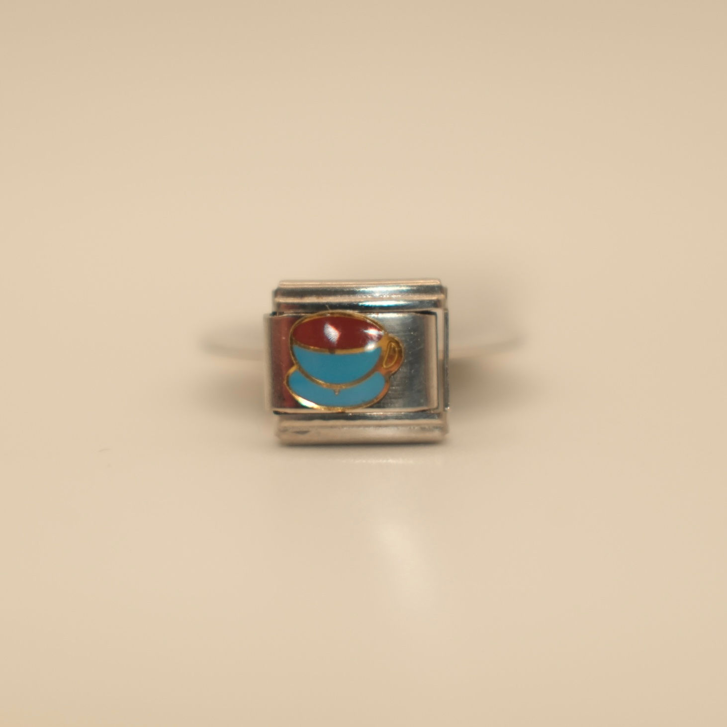 ვერცხლისფერი ჩარმი - ყავა