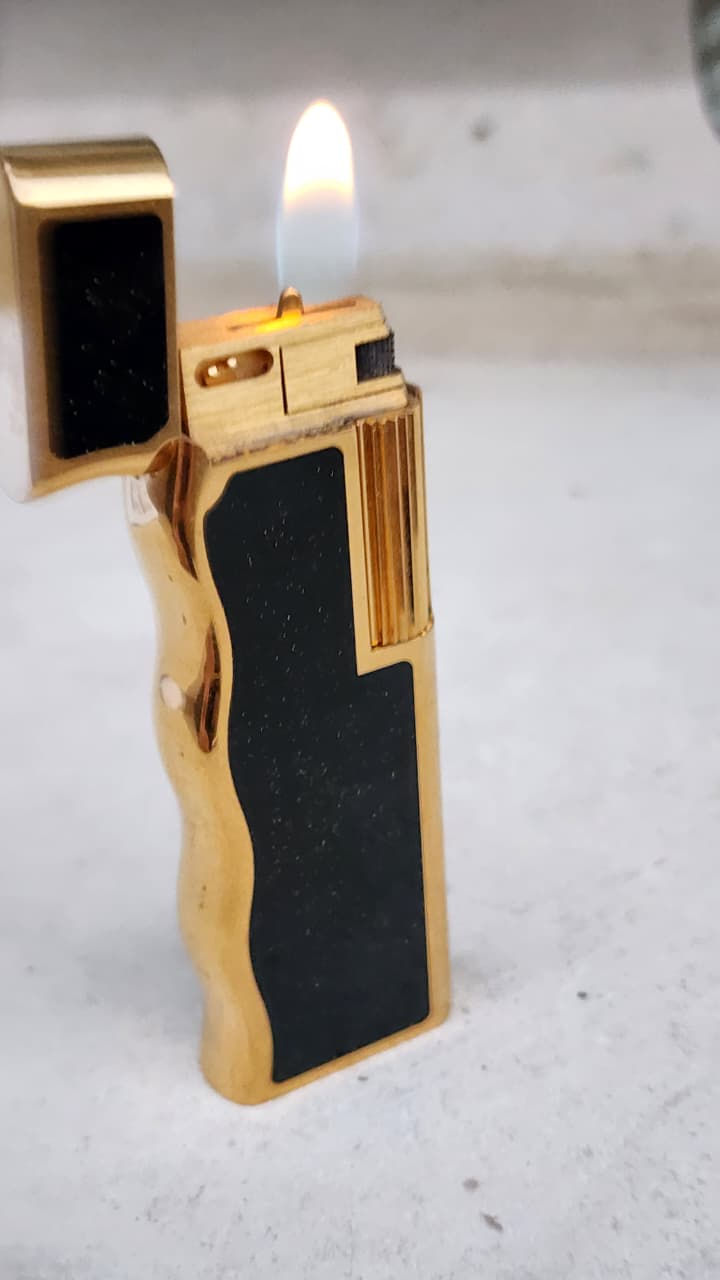 Van Cleef Arpels Sparkly Black Enamel Gold Plated Lighter 80s