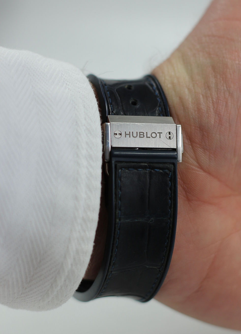 Thumbnail: Hublot Watch Classic Fusion 42 Chronograph Automatic Blue Dial Titanium W Box