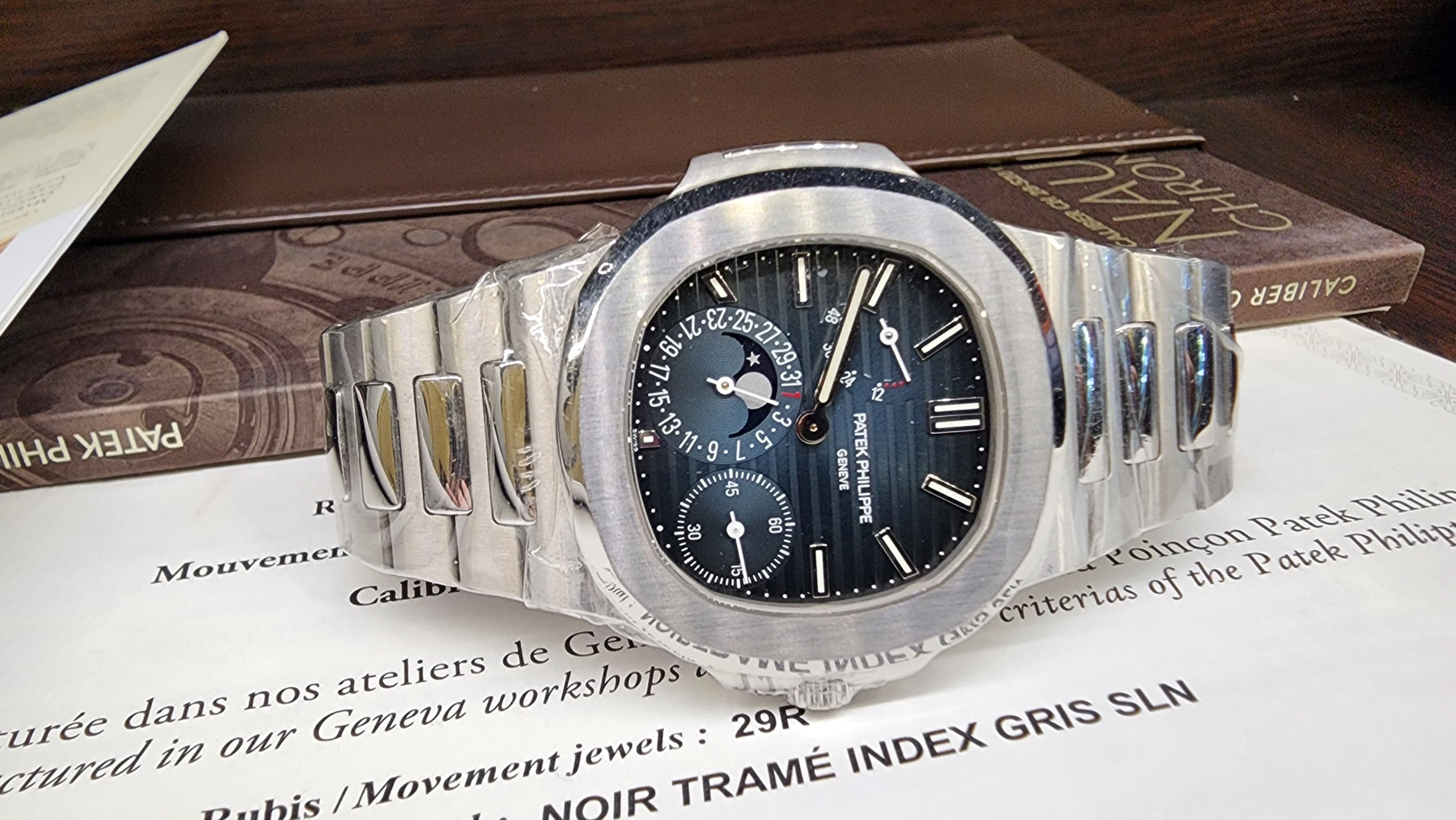 Patek Philippe Nautilus Watch 2021 ref 5712/1A Steel Blue Dial 40mm