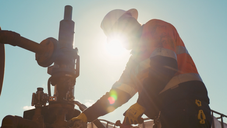 An employee working in direct and glaring sunlight