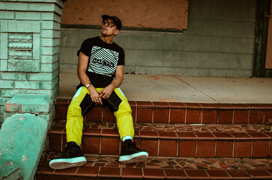 Hamilton zig zag black rolled cuff tee