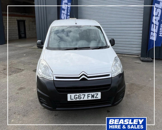 White Citroen Berlingo front view