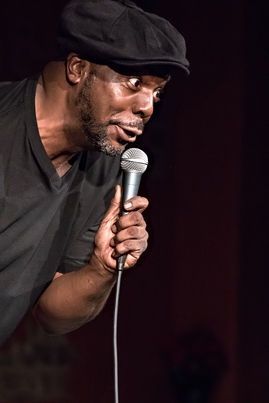 comedian-gdcf4cd38b_1920.jpg
