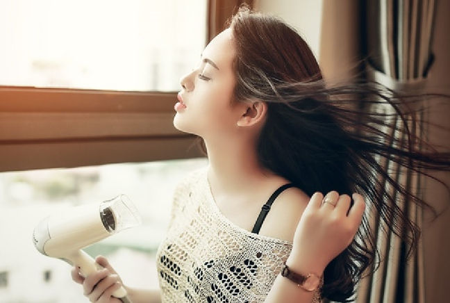 女性薄毛の正しいヘアケア~ドライヤー編~