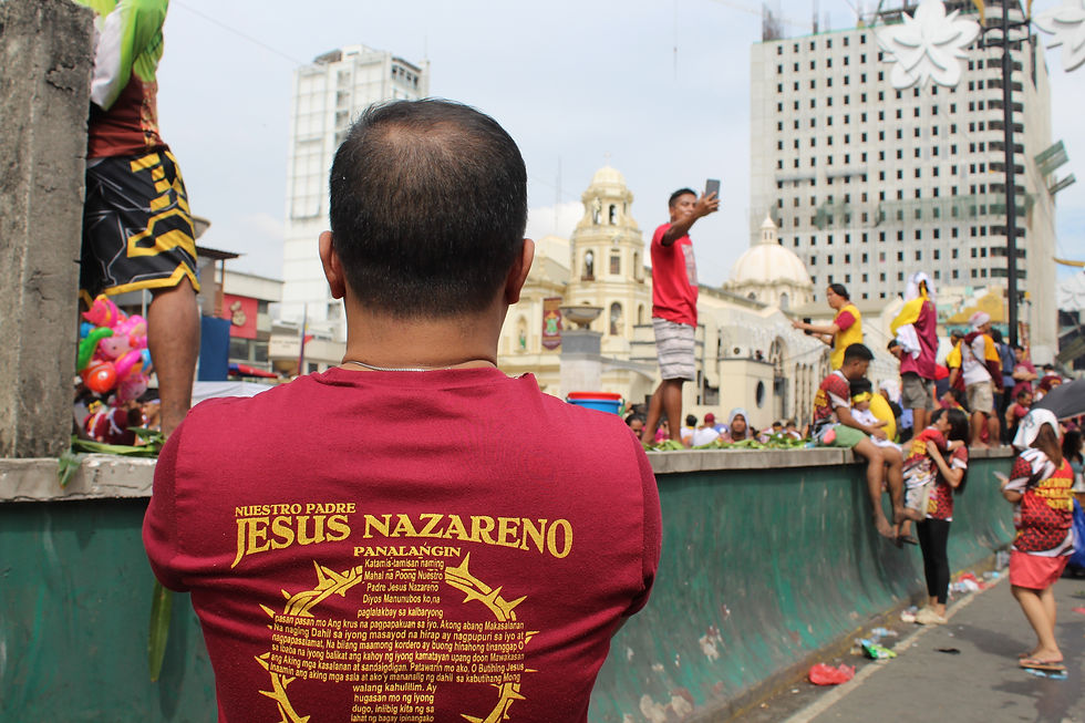A devotee takes a picture of the Quiapo church on January 9, 2024. Photo by Christonette Nuevo.