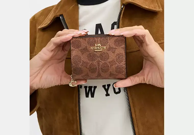 Thumbnail: Snap Wallet In Signature Canvas