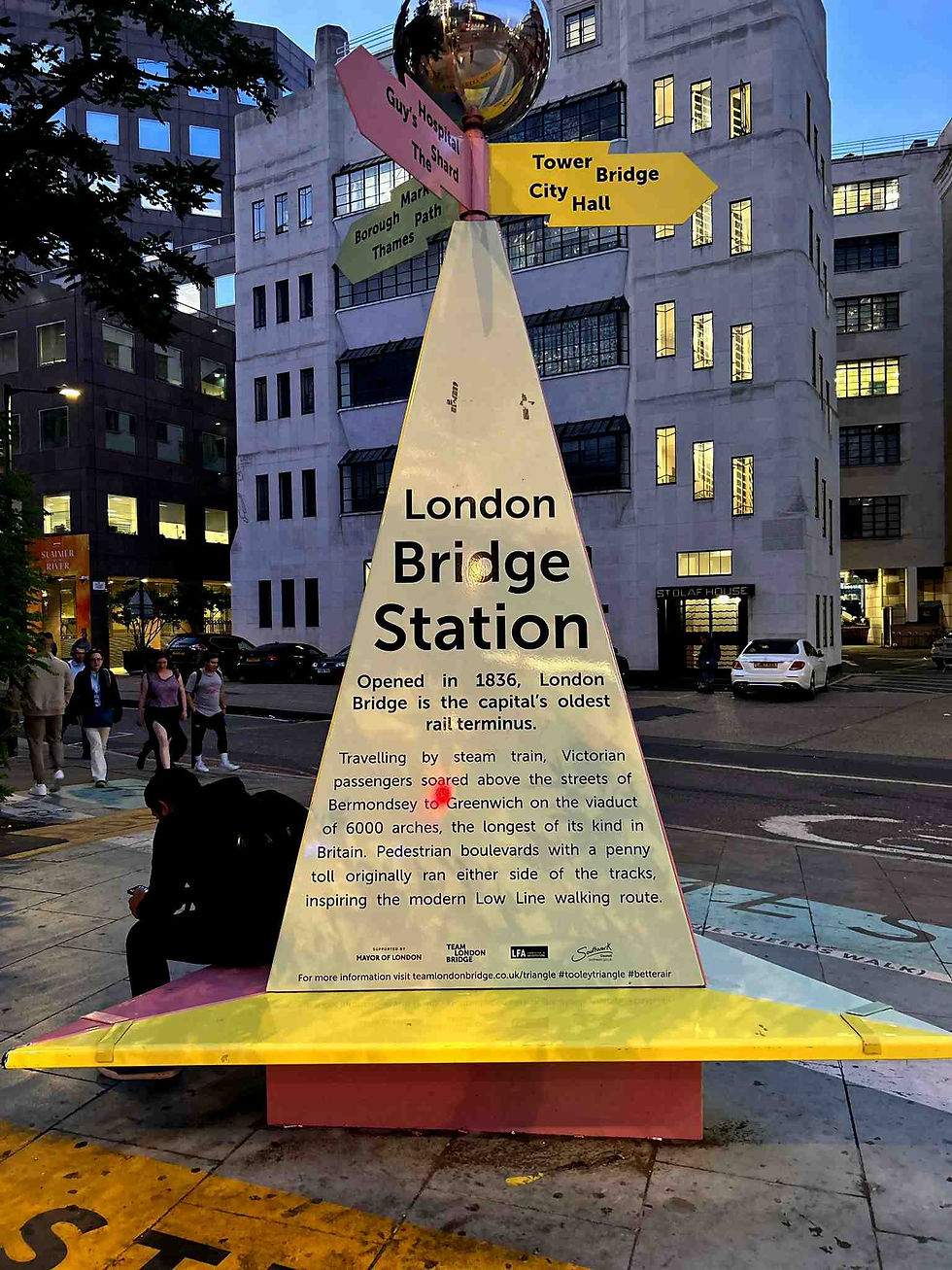 Information and stop pillar at London Bridge Station, providing travelers with directions and transport details.