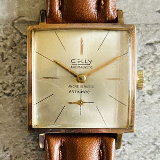 CELLY suisse
montre horlogerie montrevintage pendule marinenationale armeedelair aviation militarywatches hautehorlogerie madeinfrance patrimoine brestamville finistere bijoux cadeau watch style