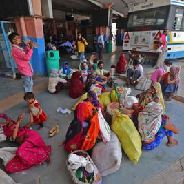 सालेकसा में जर्जर यात्री प्रतीक्षालयों से बढ़ी परेशानी