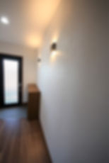 スリムな壁付照明