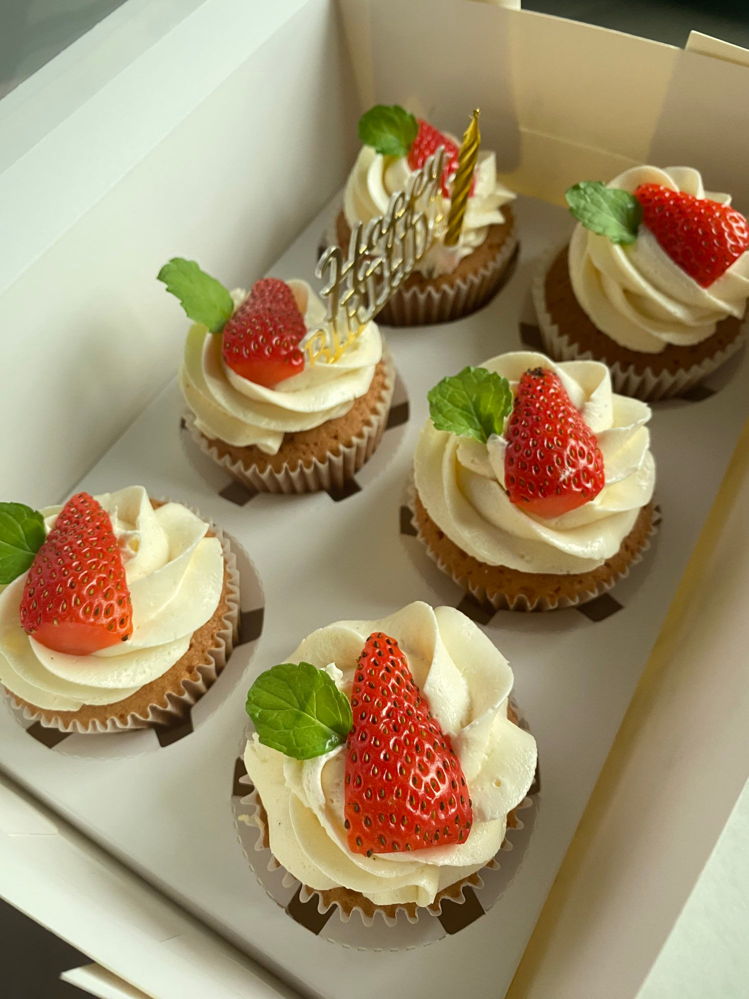 Regular Filled Cupcakes - 6 pcs