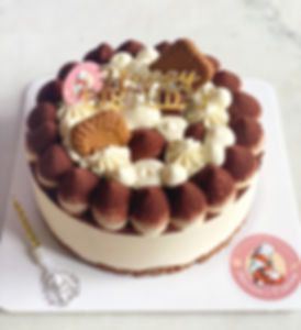 Biscoff coffee tiramisu with crunchy speculoos base and mascarpone mousse.