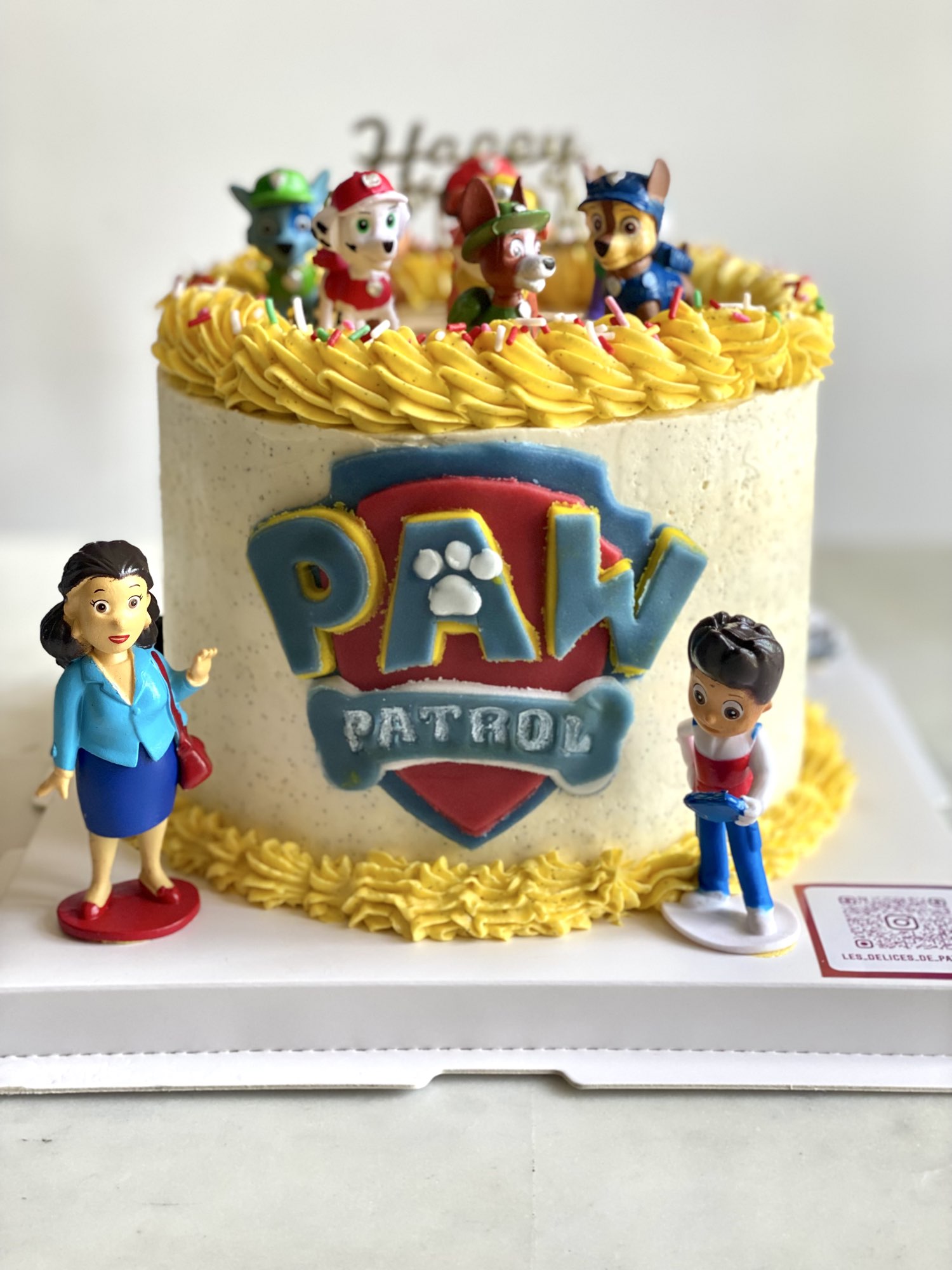 Custom Paw Patrol cake Hong Kong – yellow cake decorated with Paw Patrol characters and logo