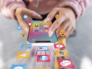 How can the 7P marketing theory help achieve business success?