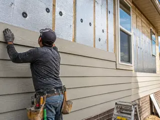 Insulated siding installation on a Texas home