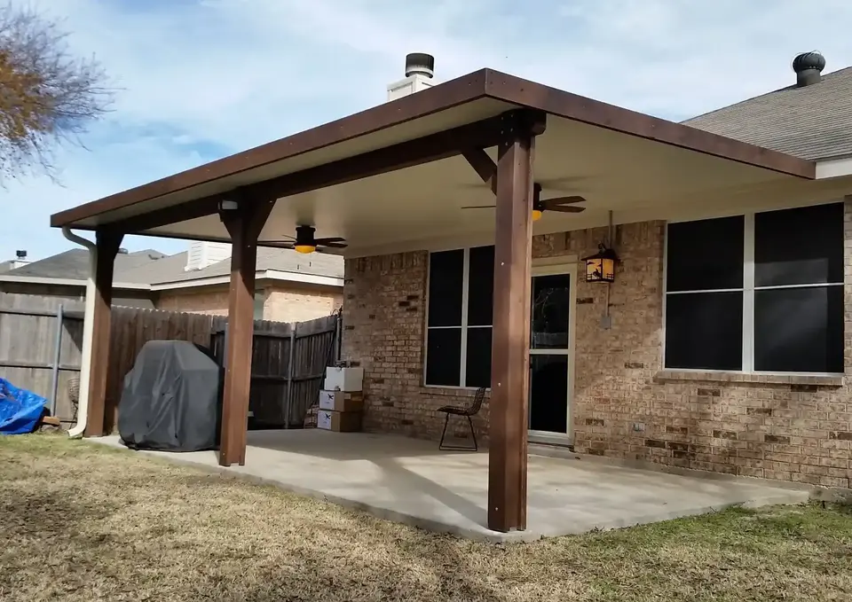 Covered patio with ceiling fans and grill