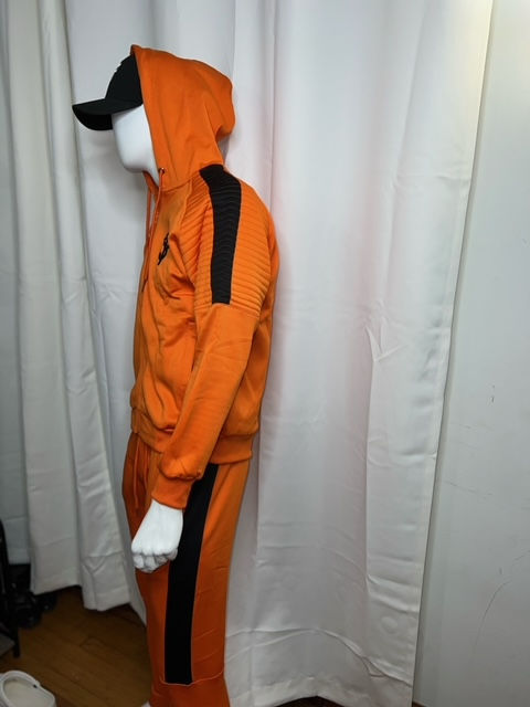 Thumbnail: Modern 'Muscle Hoodie Sweatsuit' displayed on the website, featuring its trendy design and comfort for workouts and casual wear."