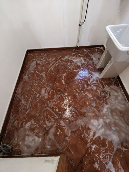 Lavaggio pavimento in ceramica