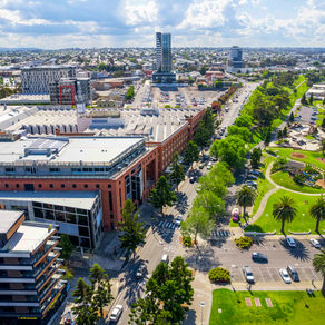 Langkah Menuju Puncak Karir: Strategi Ampuh dari Deakin University