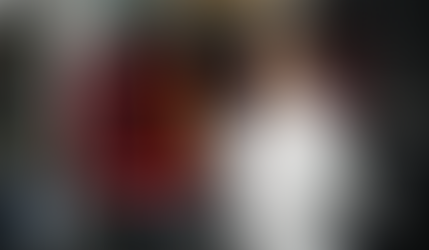 Dr. Haoran Yu, da equipe de Otorrinolaringologia do Zhongshan Hospital, Universidade Fudan, com a impressora 3D Raise3D DF2+.