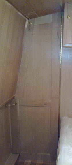 BEDROOM SHAPED DIVIDER DOOR 2 - OAK.jpg