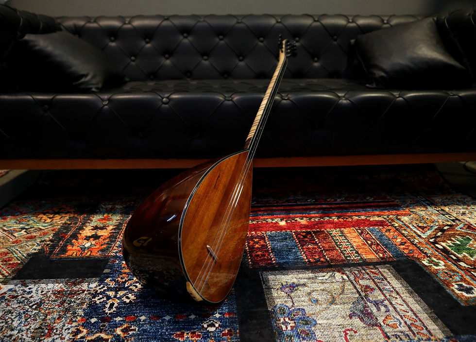 Küçük resim: Darkened Carved Mulberry Long Neck Saz